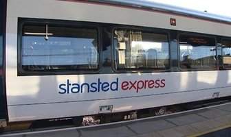 Comment aller de Stansted à Londres en train, bus ou taxi