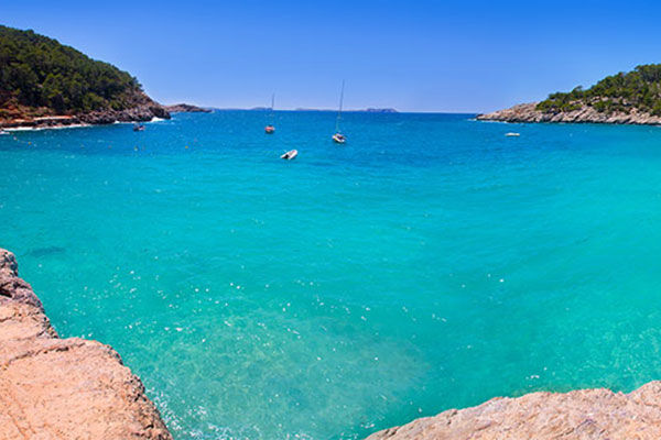 Rencontrez les 20 meilleures criques et plages d'Ibiza, un paradis terrestre