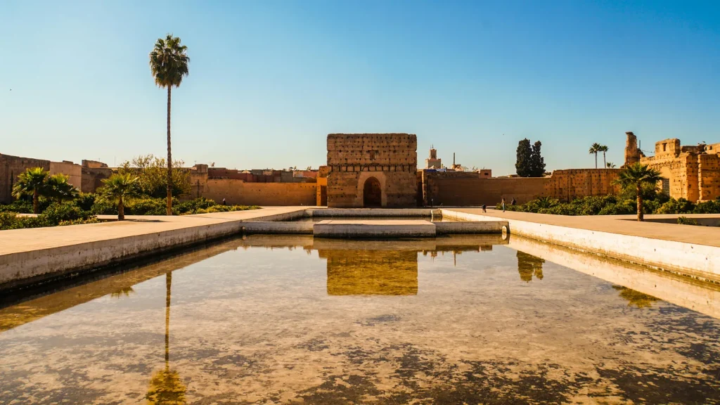 Comment aller de Marrakech à Fès : 5 options pour choisir sans se tromper : photo de couverture pour illustrer cet article