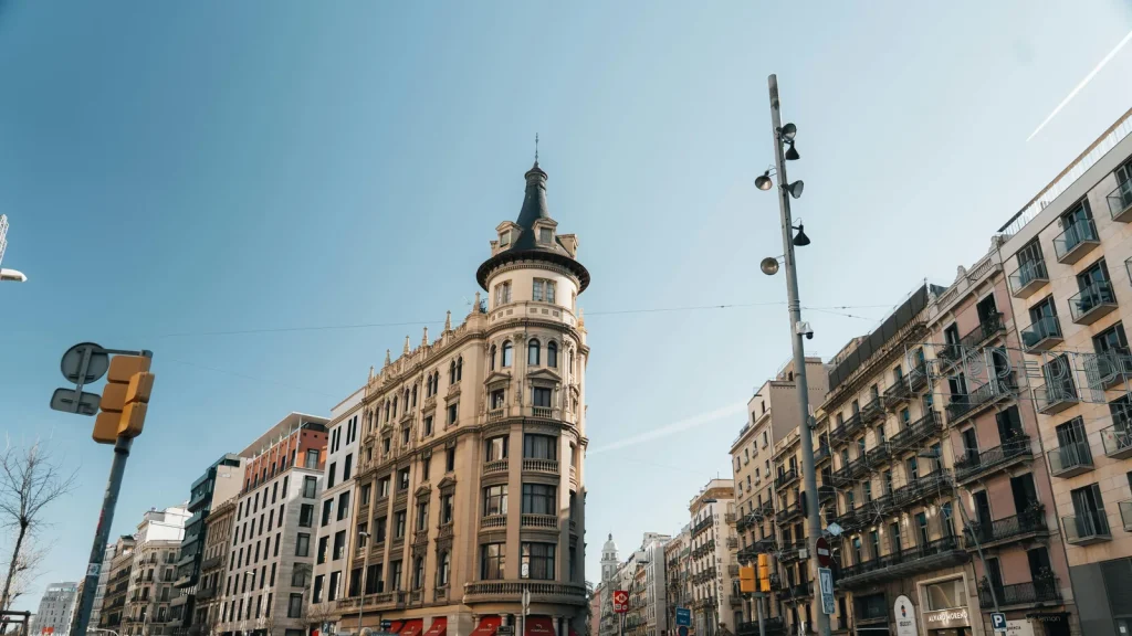 Les meilleures boîtes de nuit de Barcelone : comment choisir et quoi savoir avant d&rsquo;y aller