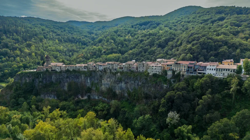 Les plus beaux villages et villes des Pyrénées : photo de couverture pour illustrer cet article