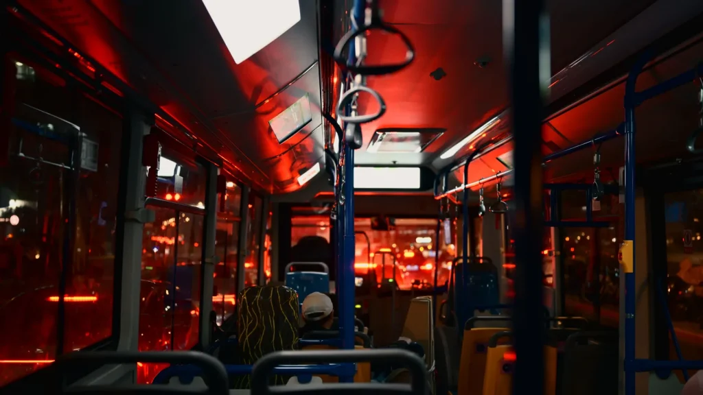 Se déplacer à Santorin : bus, voiture ou bateau ?