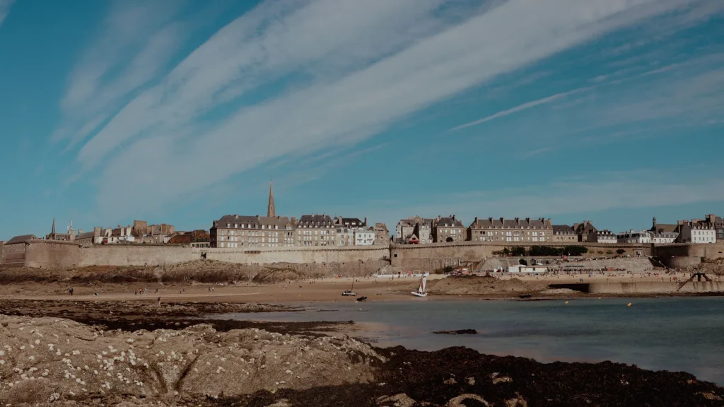 Saint-Nazaire : chantier naval, plage et mémoire industrielle